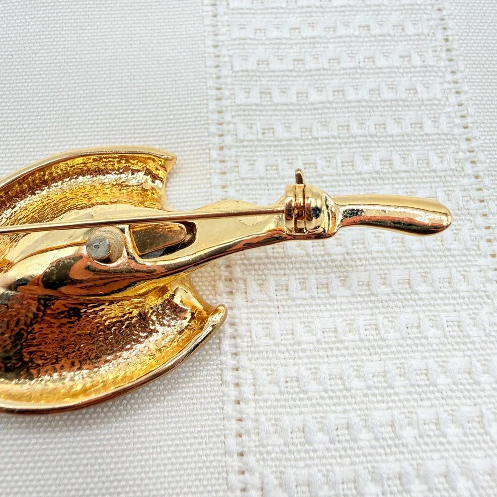 Vintage Floral Peace Lily Orange Rhinestone Center Matte Gold Tone Pin Brooch